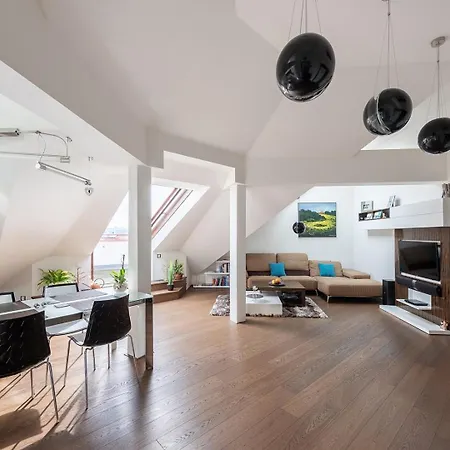 Luxusni S Vyhledem Apartment